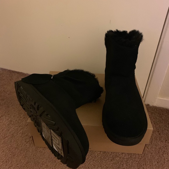 NIB UGG Mini Classic Twist Boots / Women size 7 - Picture 3 of 6